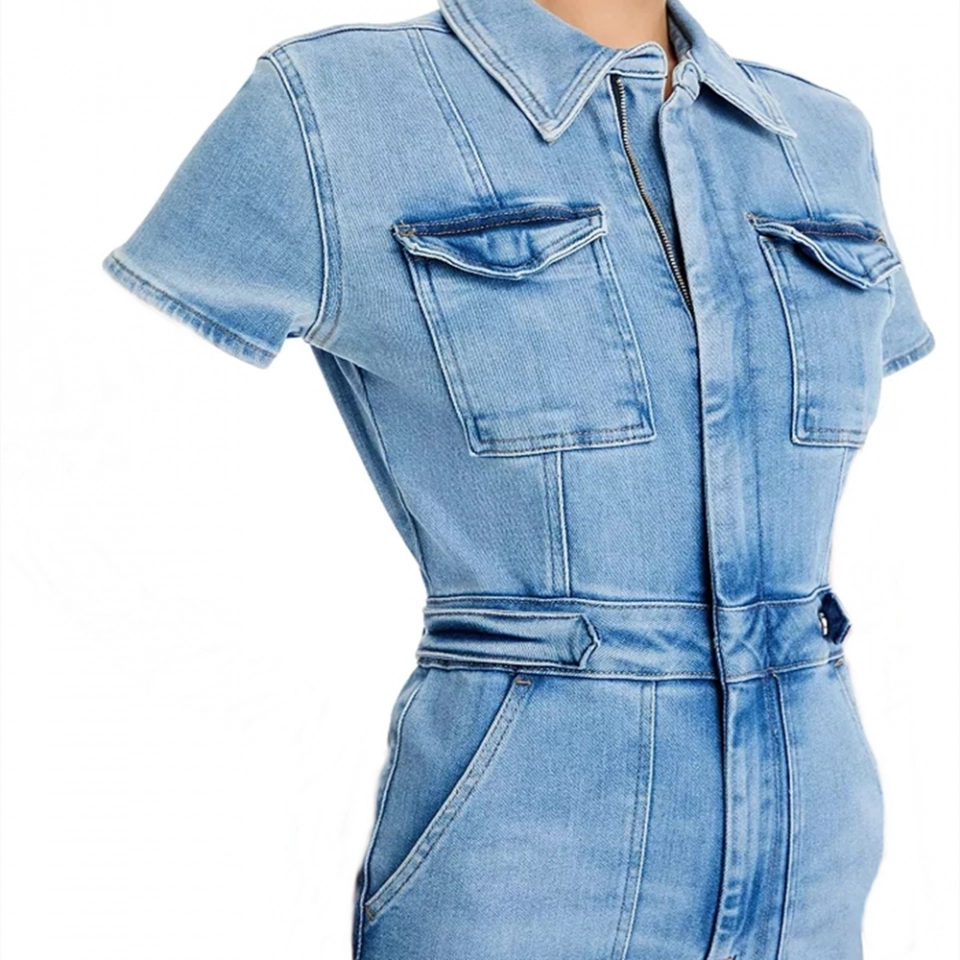 The women's one-piece denim outfit features short sleeves and trousers. (3)